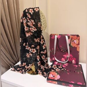 Gucci GG floral blossom print 100% silk scarf 40x40in georgette scarf‼️LAST ONE